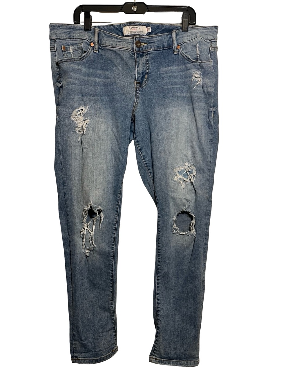 torrid boyfriend 16R Distressed Medium Light Blue Skinny Jeans